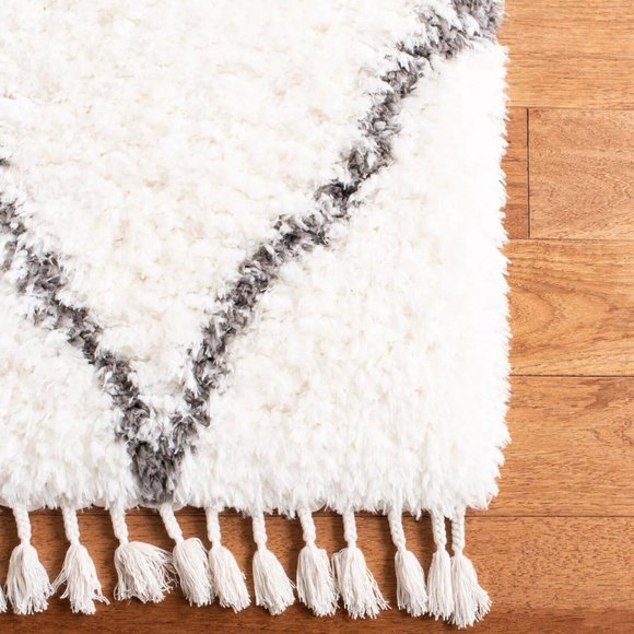 new Wild Sage™ Abigail Diamond 3ft x 5ft Shag Rug with Dark Gray lines on Ivory - Picture 5 of 7